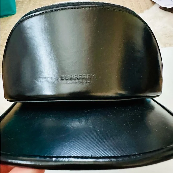Burberry Black Leather Toiletry Bag Dome Design s-l1200.jpg main image 2
